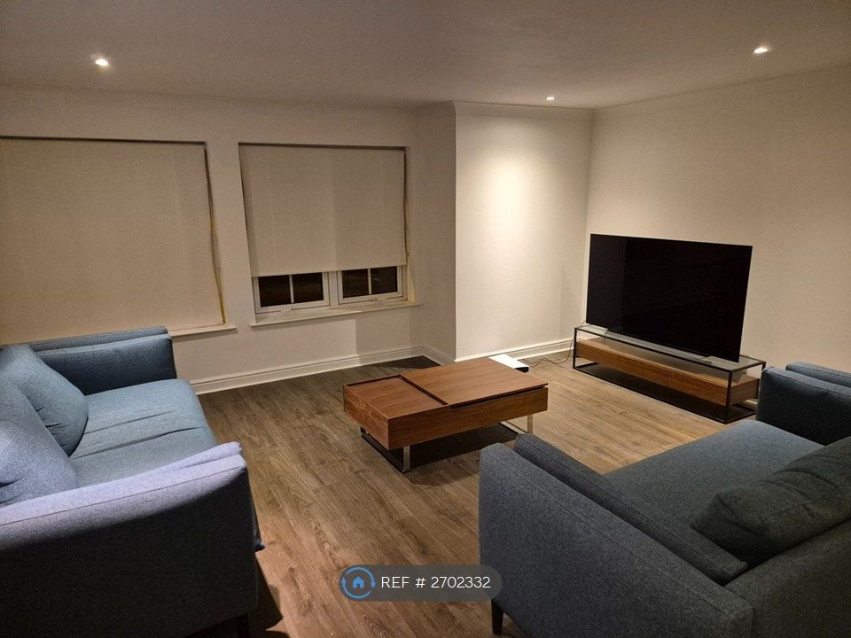 Property photo 3 of 14 Living Room