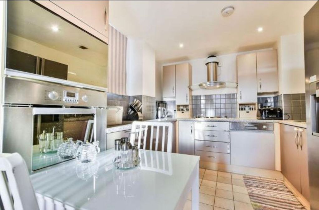 Property photo 2 of 8 Kitchen