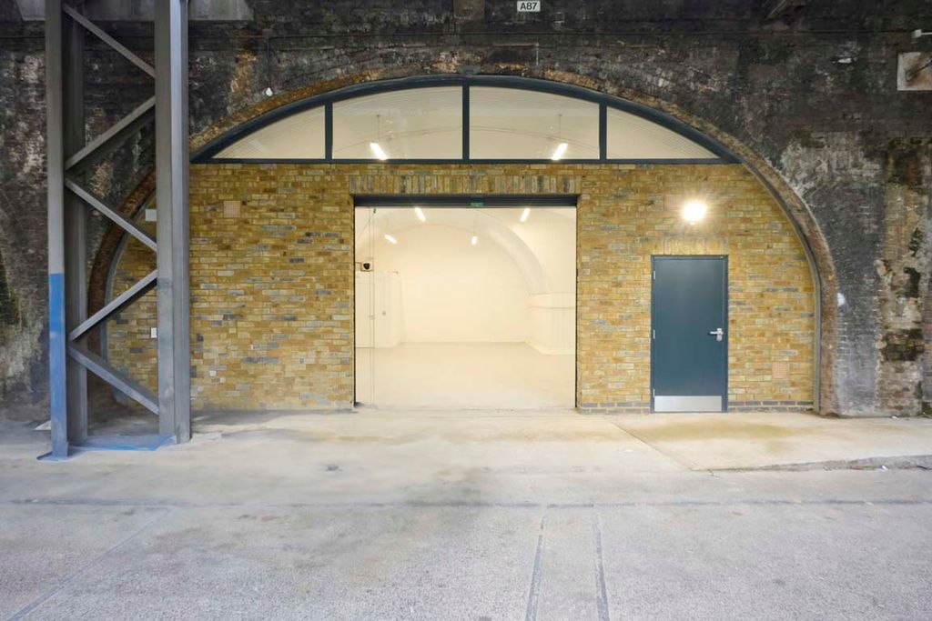 Property photo 3 of 5 The Front Of An Arch.