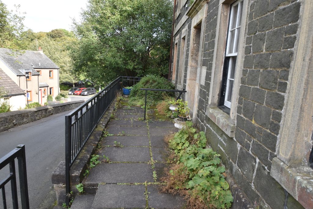 Property photo 2 of 28