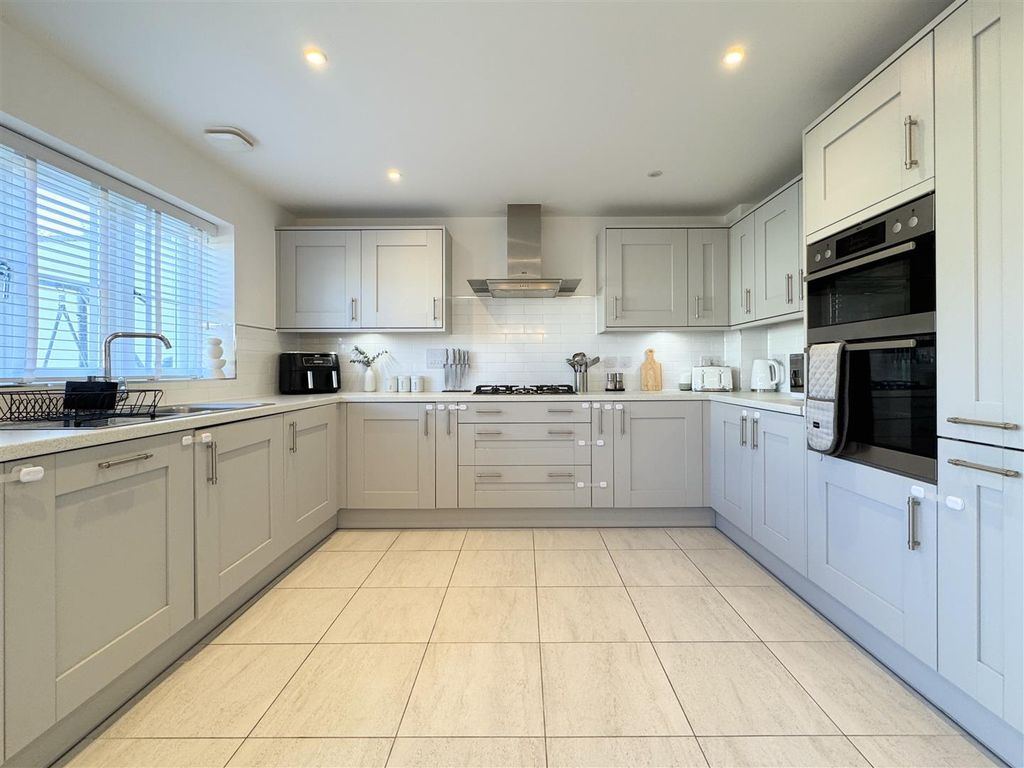 Property photo 3 of 29 Kitchen Diner