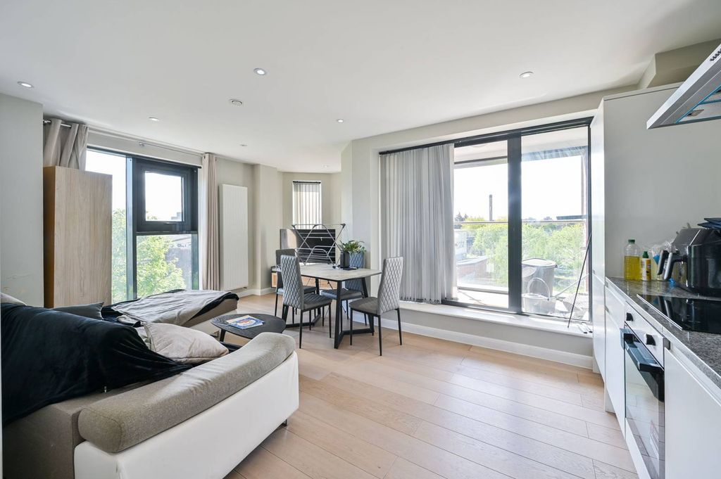 Property photo 1 of 9