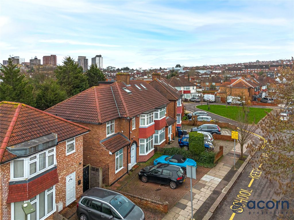 Property photo 1 of 27 Picture No. 06