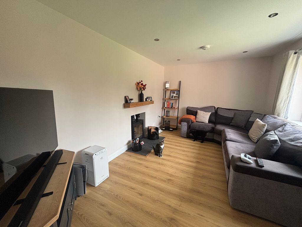 Property photo 2 of 18 Image