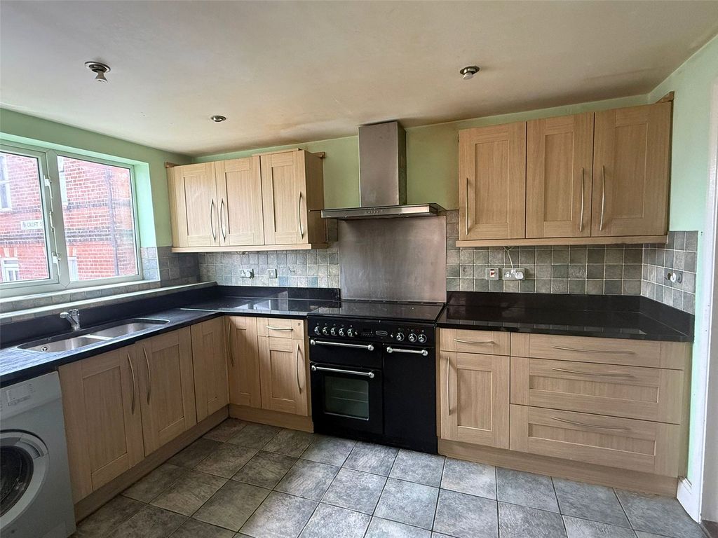 Property photo 2 of 15 Picture No. 13