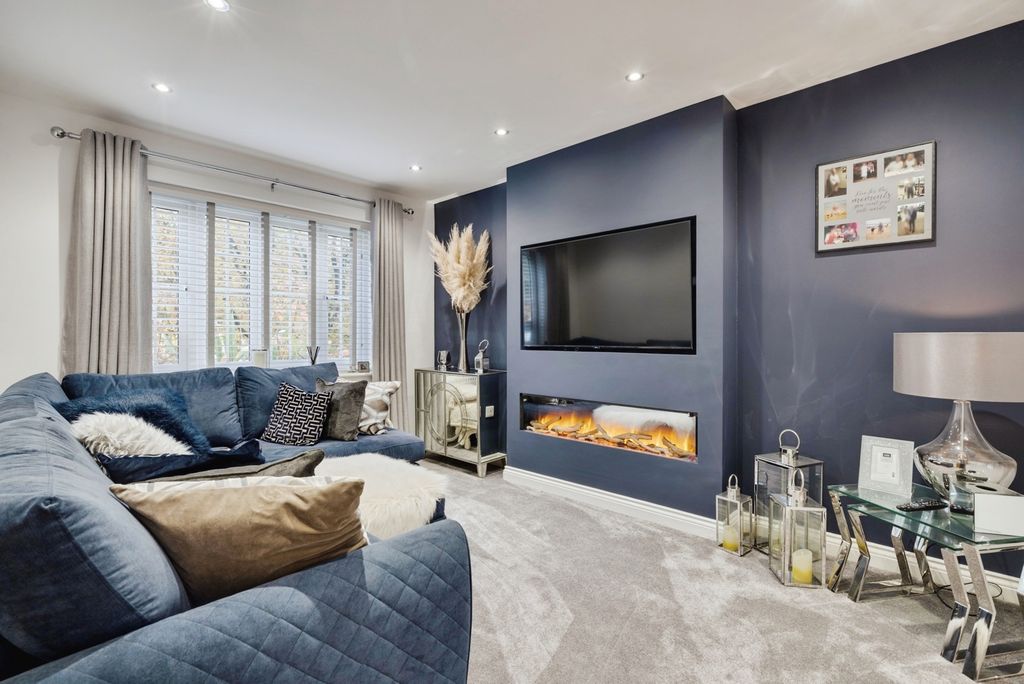 Property photo 2 of 17 Photo