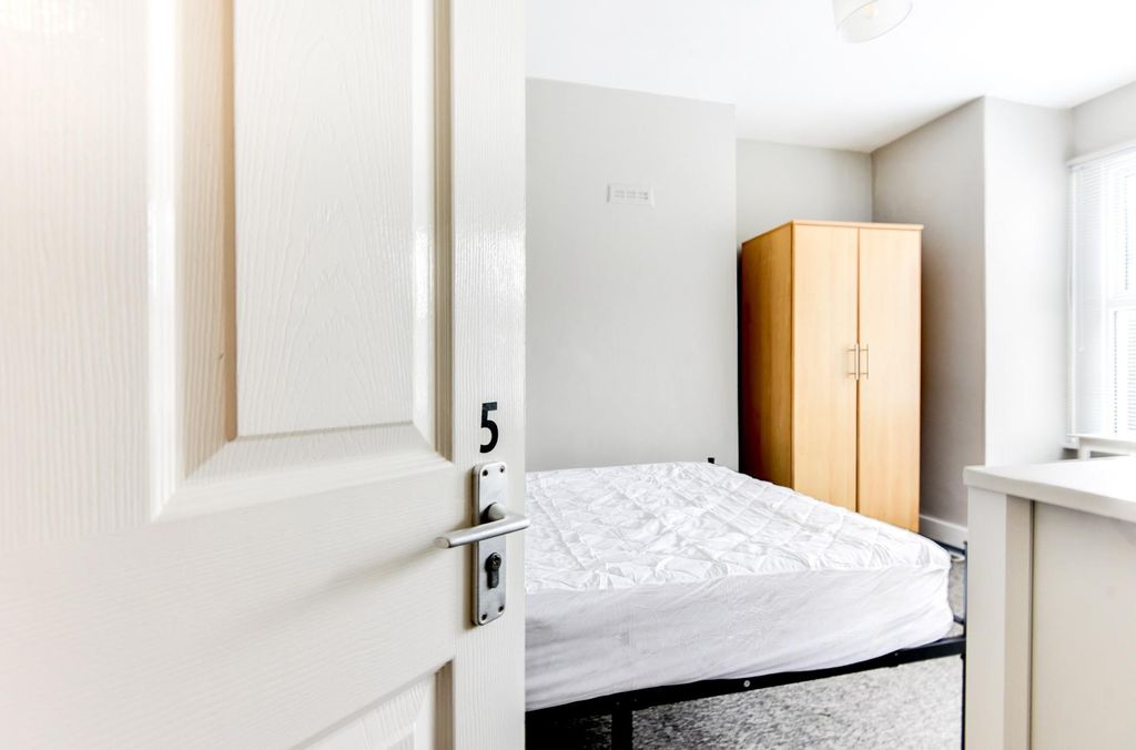 Additional image 4 of 7 bed semi-detached house to rentBernard Road, Brighton BN2