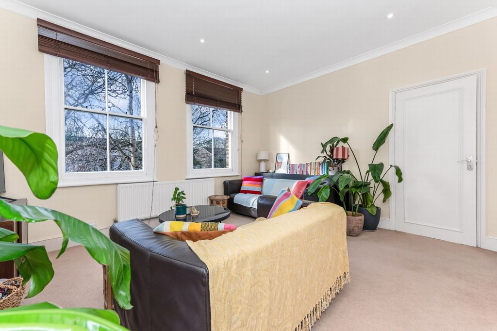 Property photo 3 of 10 Photo 4