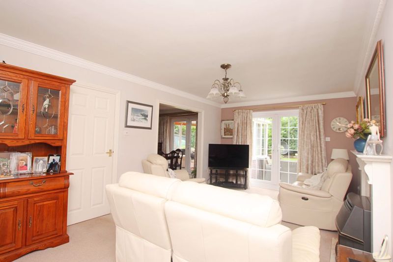 Property photo 2 of 21 Lounge
