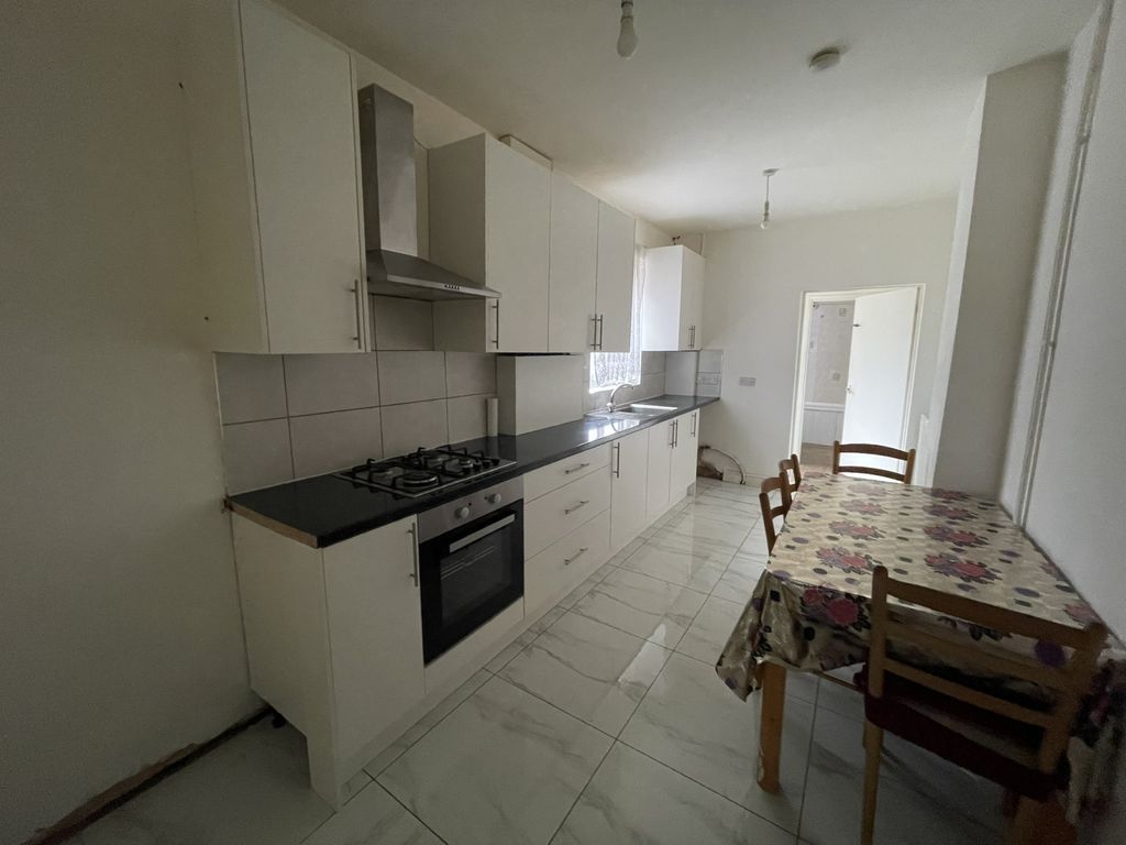 Property photo 3 of 6 Gallery