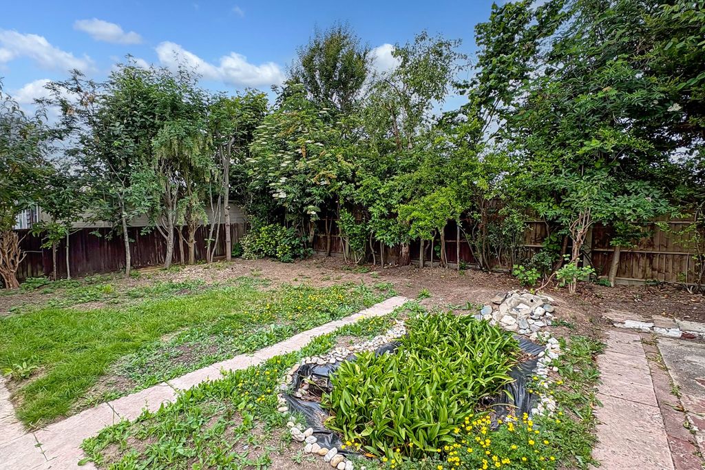 Property photo 2 of 20 Picture No. 16