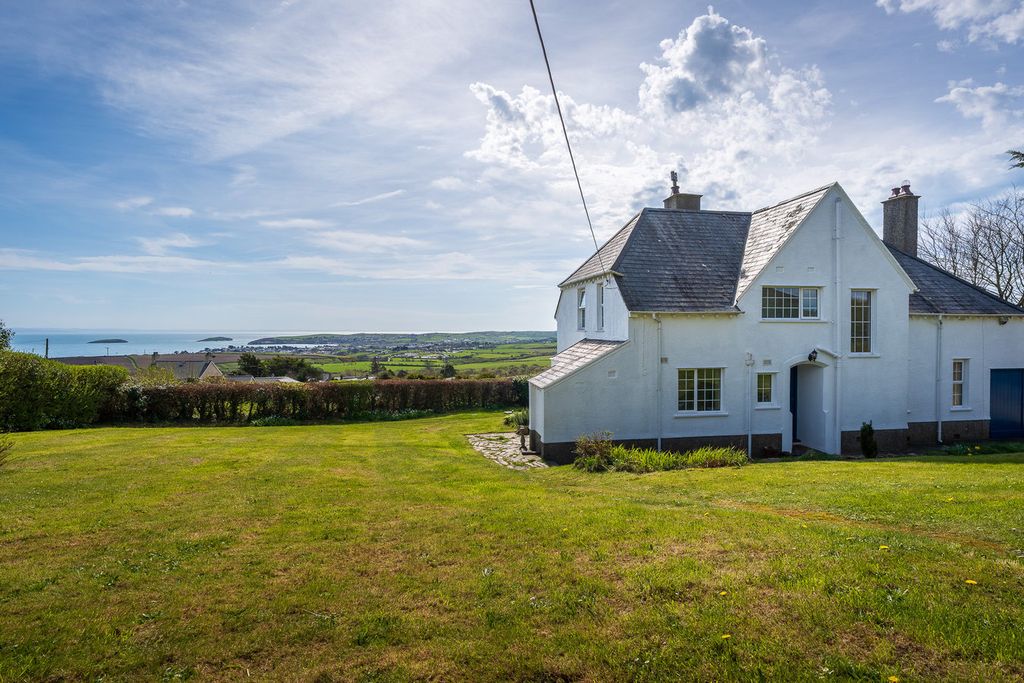 Property photo 2 of 33