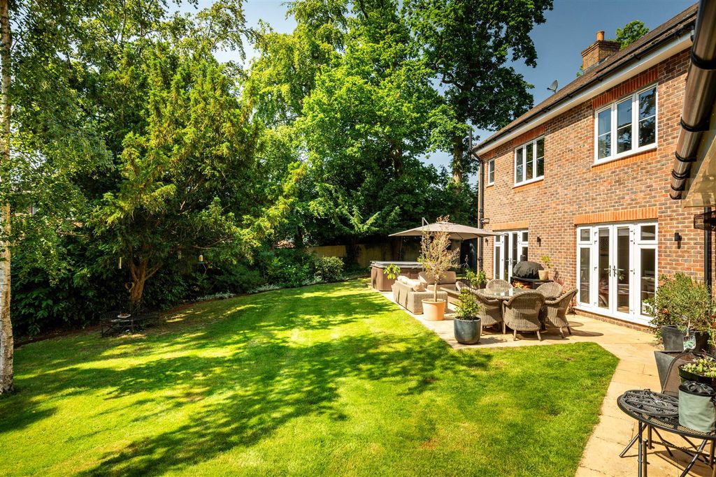 Property photo 3 of 22 2 Pasture Wood Close-29.Jpg