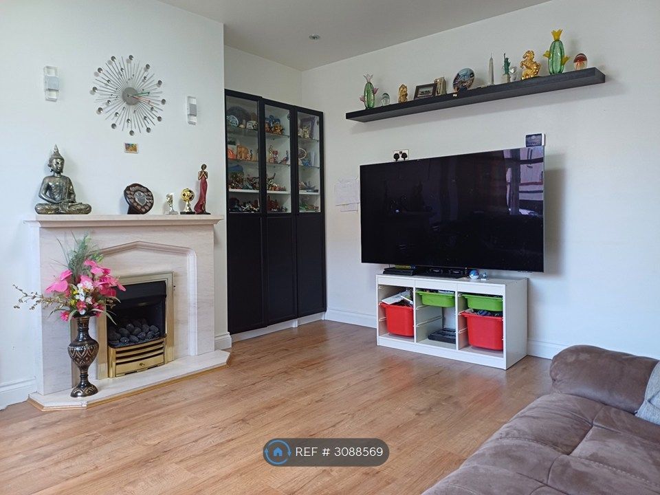 Property photo 1 of 17 Lounge
