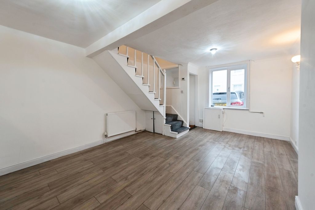 Property photo 3 of 14 Photo