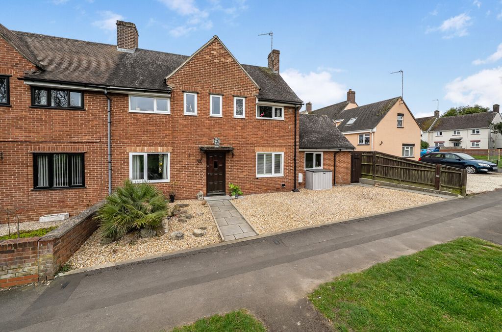 Property photo 1 of 16 Front And Parking