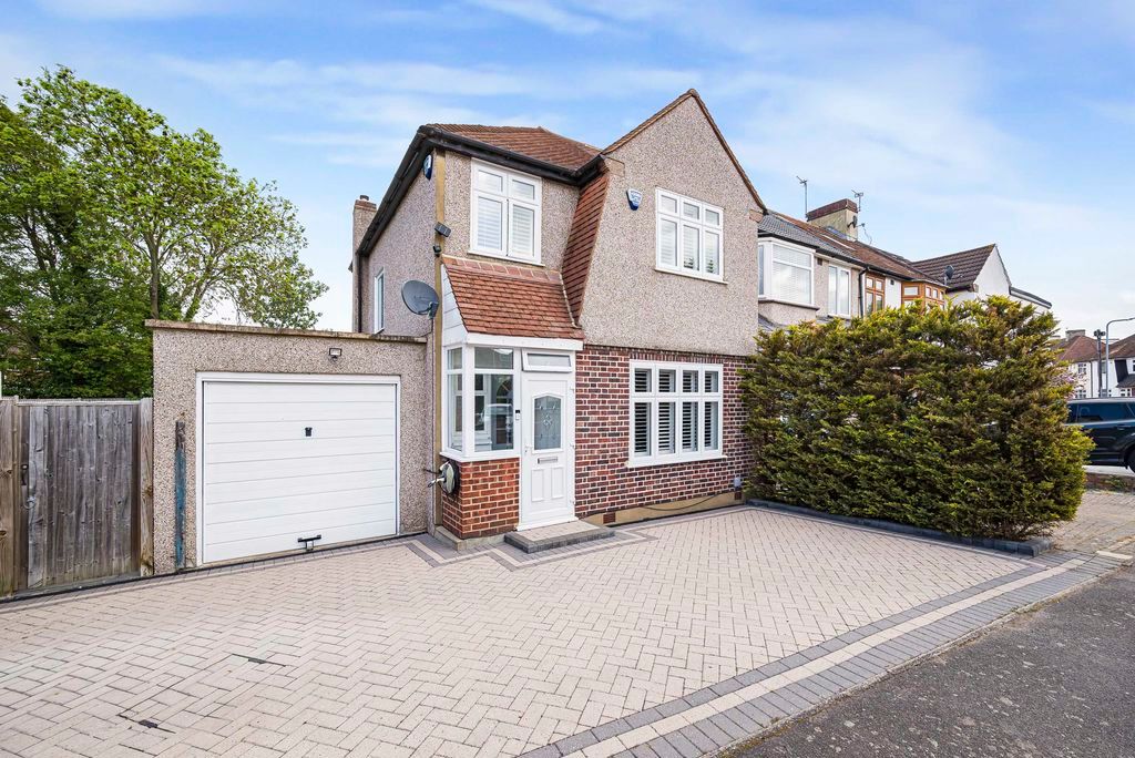 Property photo 1 of 19 External