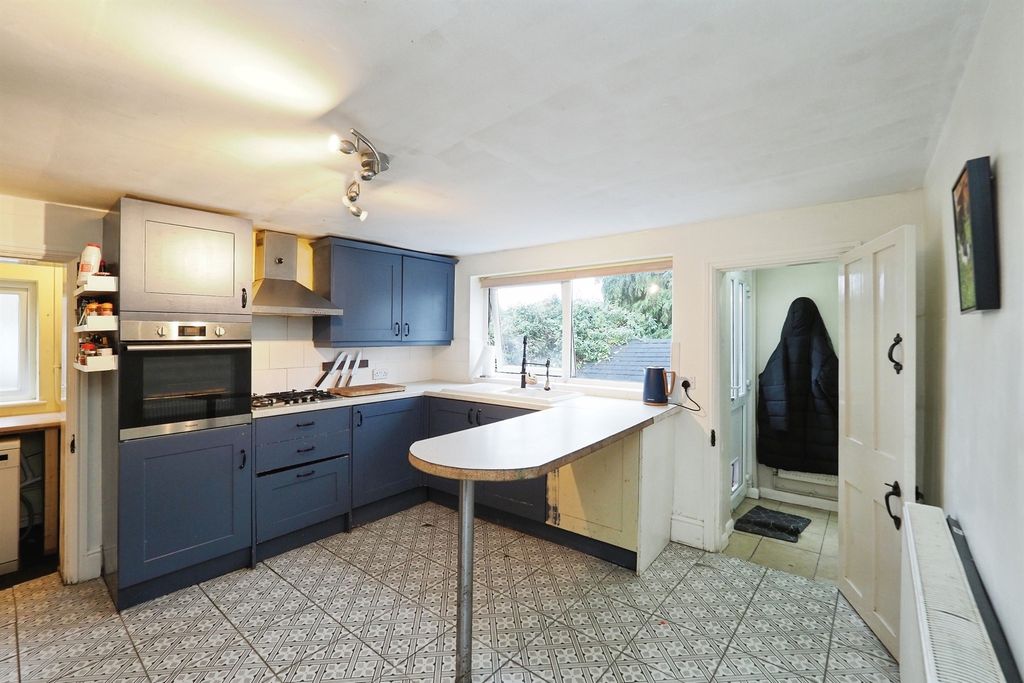 Property photo 2 of 17