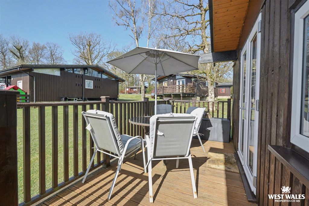 Property photo 2 of 19 Decking / Al Fresco Dining Area