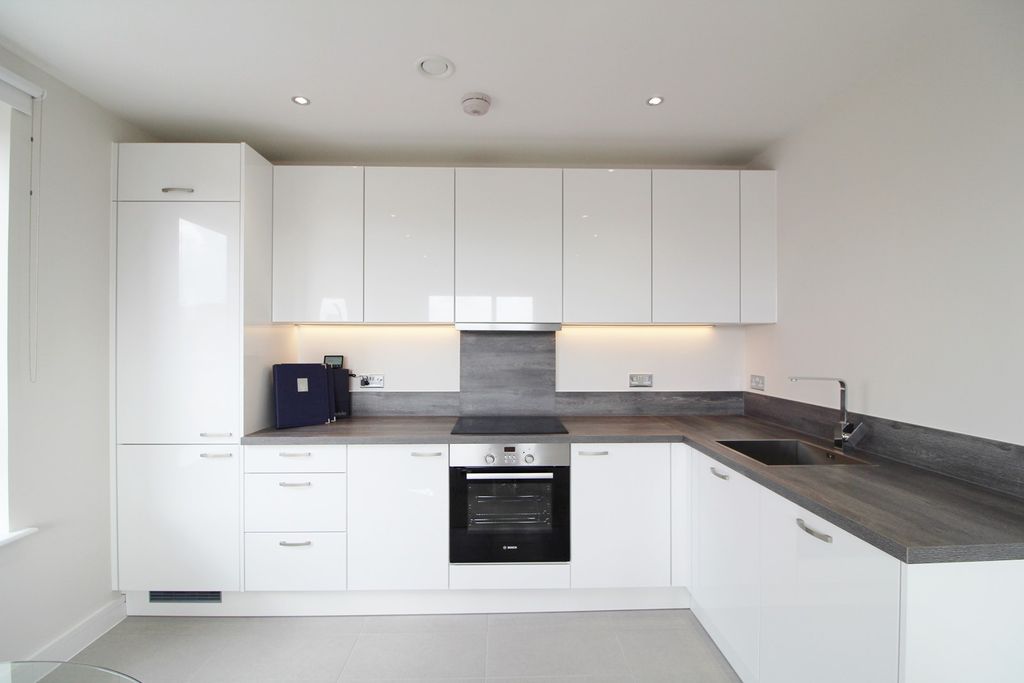 Property photo 3 of 7 Kitchen