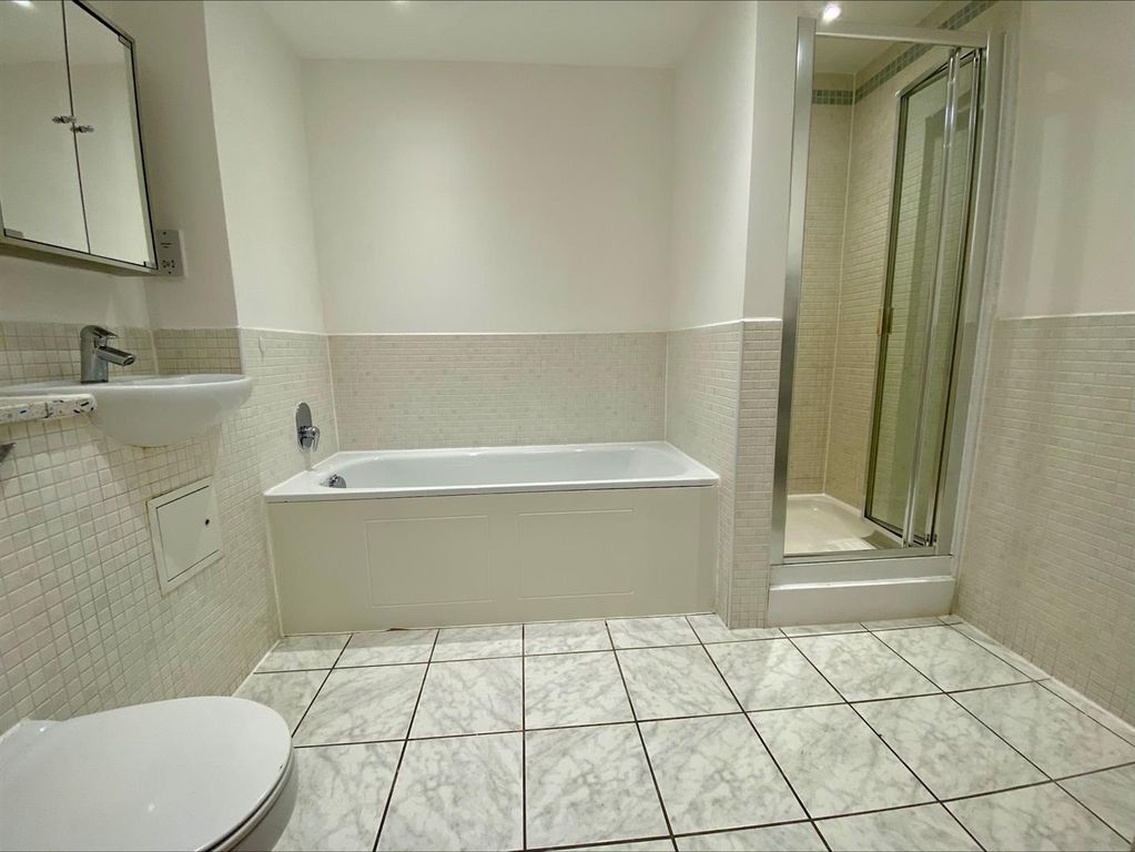 Property photo 3 of 11 Family Bathroom