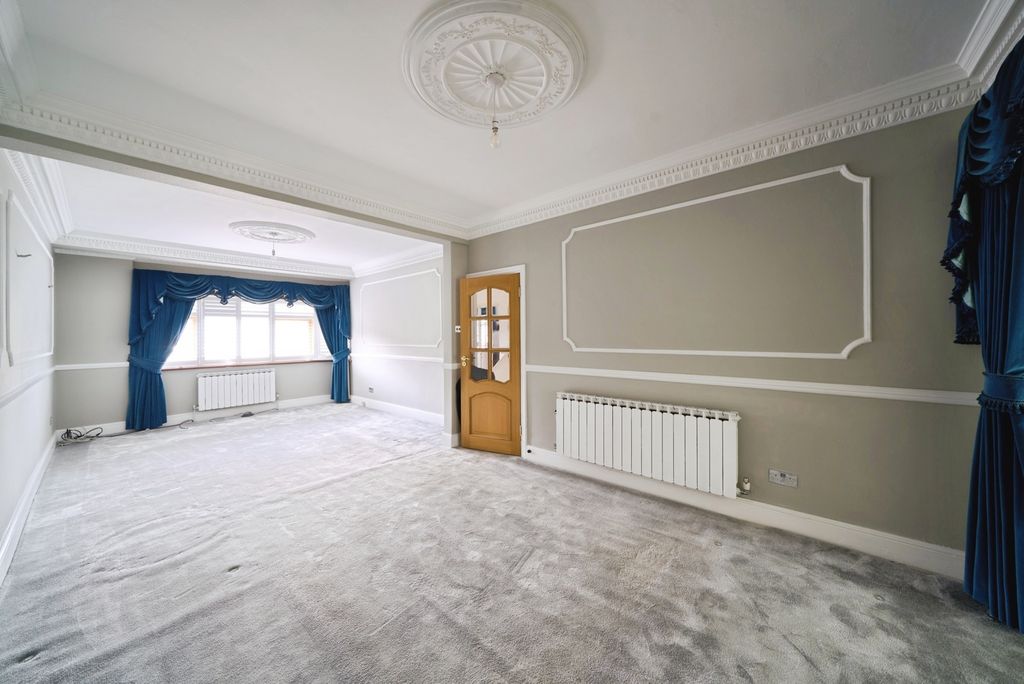 Property photo 2 of 18 Photo