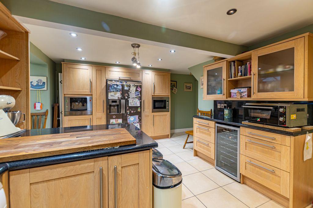 Property photo 2 of 21 Kitchen4