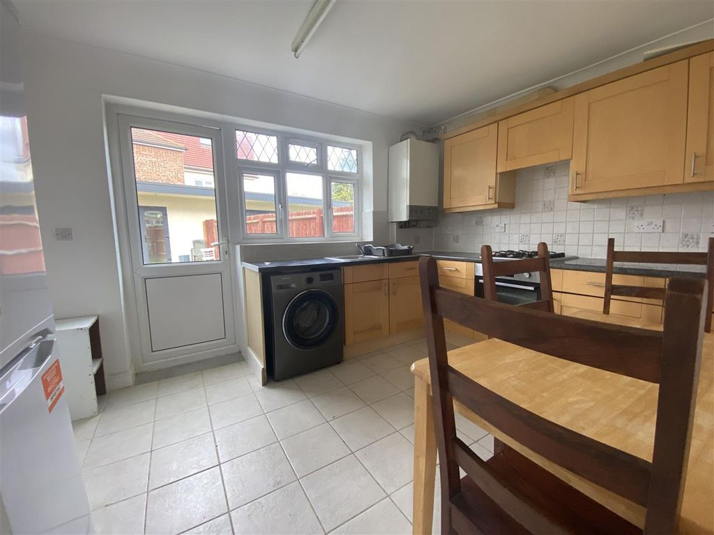 Property photo 2 of 6 Kitchen