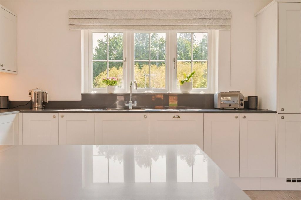 Property photo 3 of 12 Kitchen