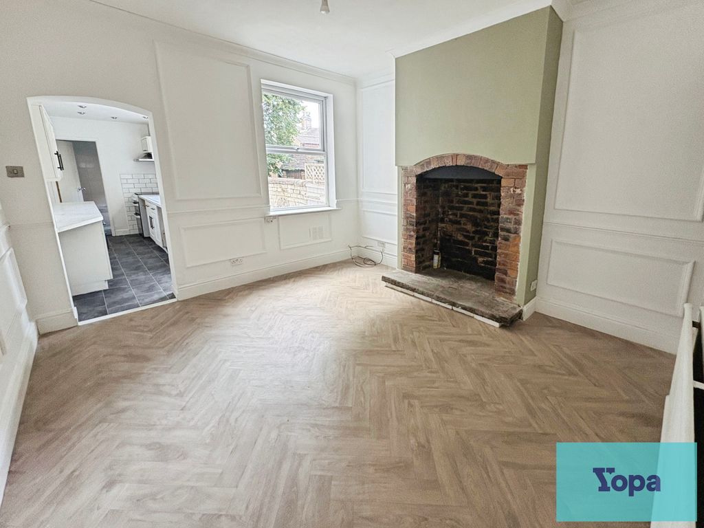 Property photo 3 of 14 Dining Room
