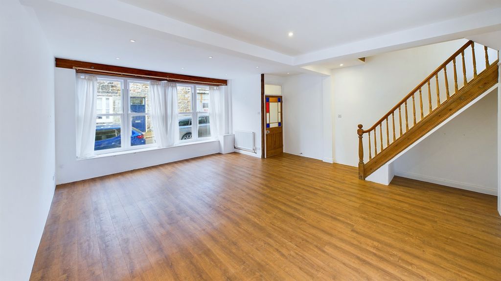Property photo 2 of 11 Gallery