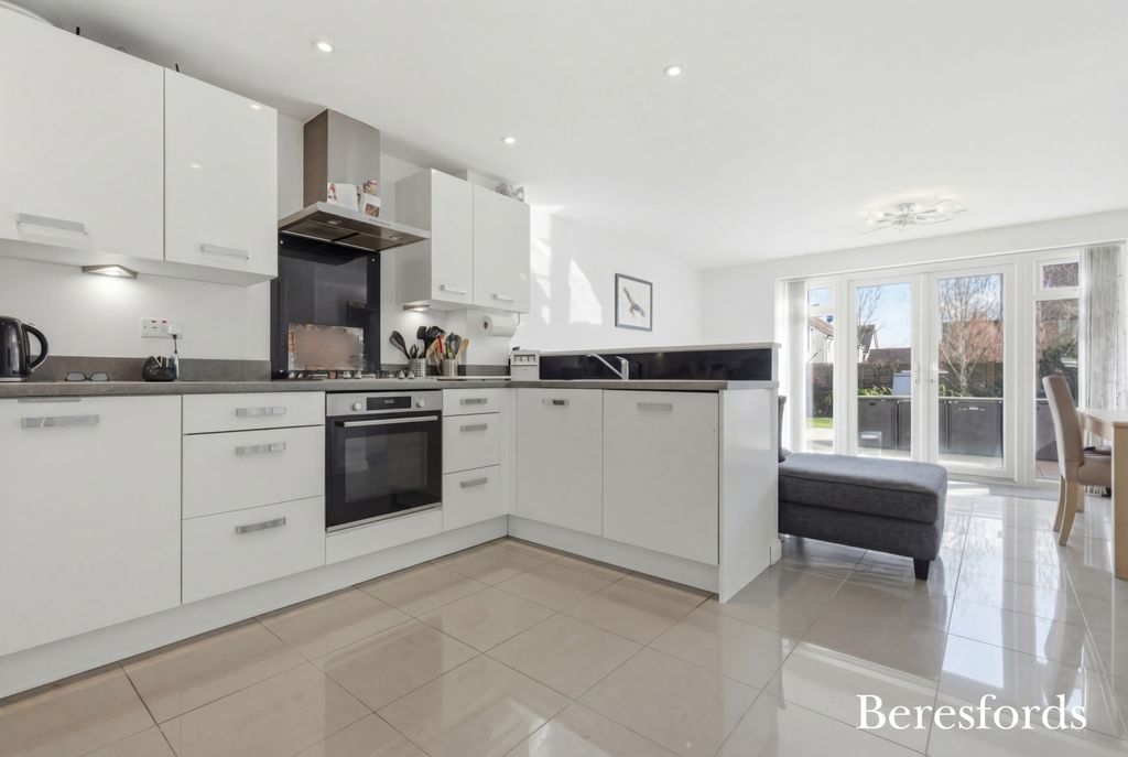 Property photo 2 of 19 Picture No. 17