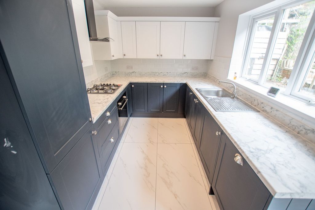 Property photo 3 of 16 Kitchen