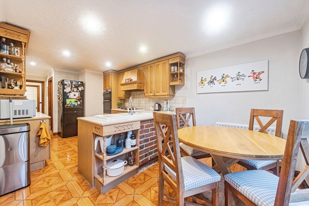 Property photo 3 of 20 Pbox-Img.Jpg