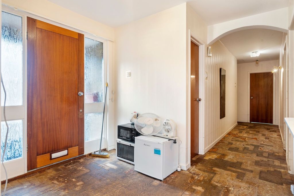 Property photo 2 of 30