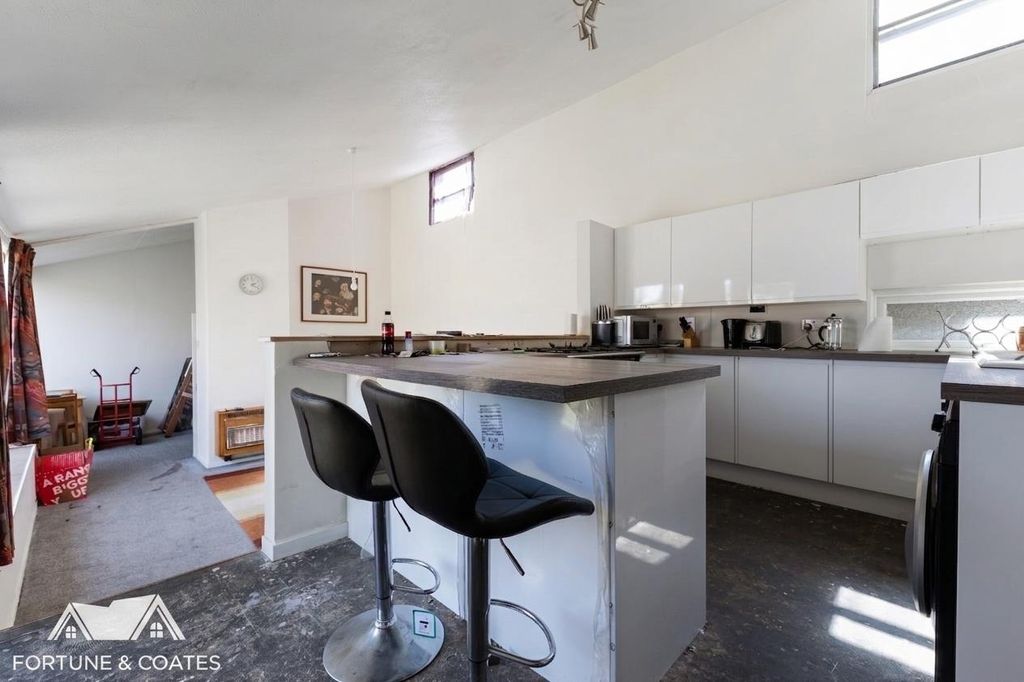 Property photo 1 of 12 Kitchen 2.Jpg