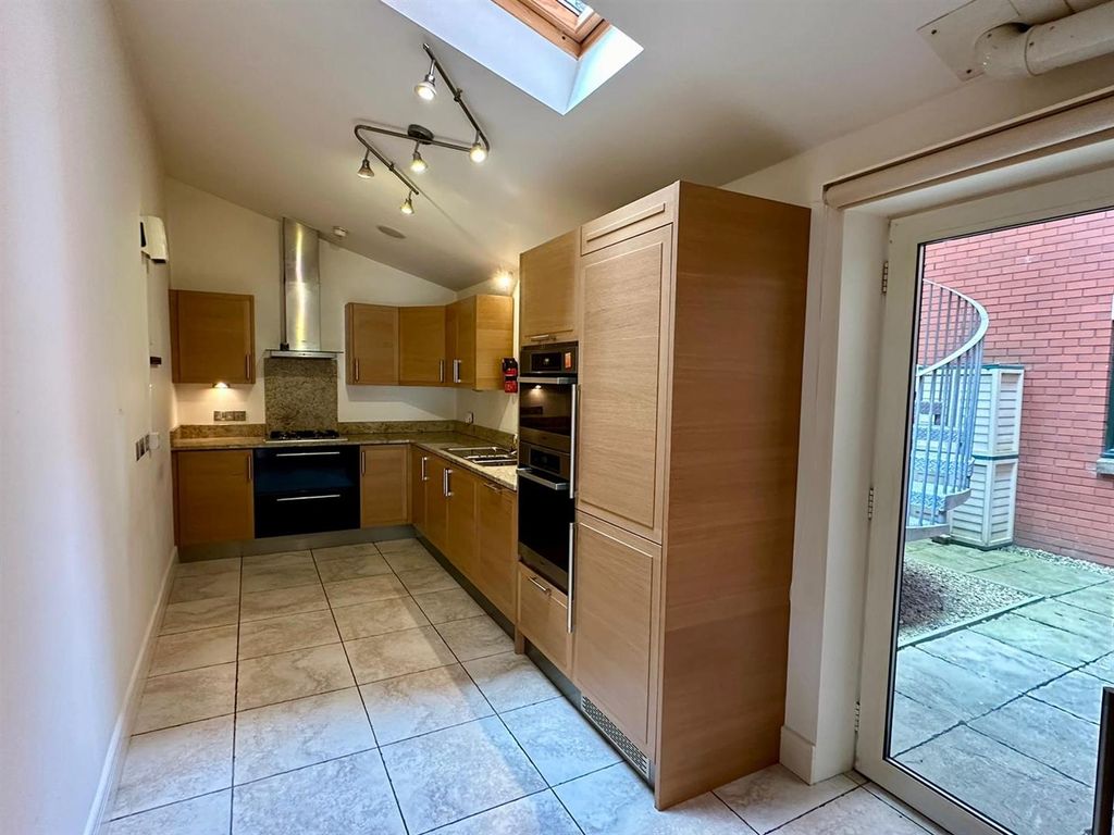 Property photo 3 of 17