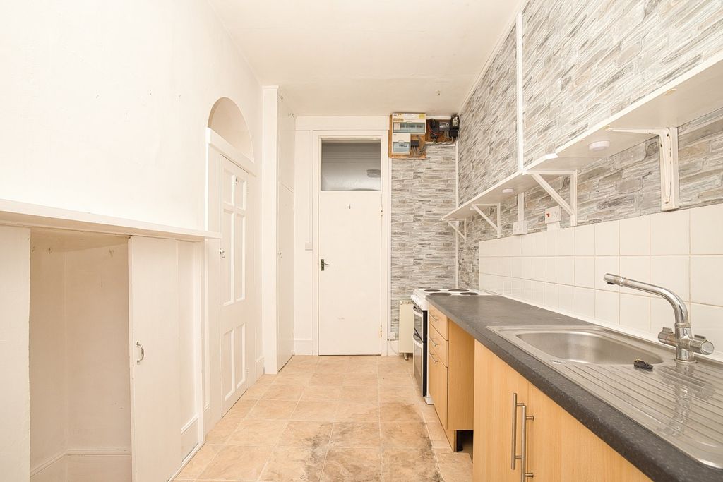 Property photo 3 of 14 Picture 3