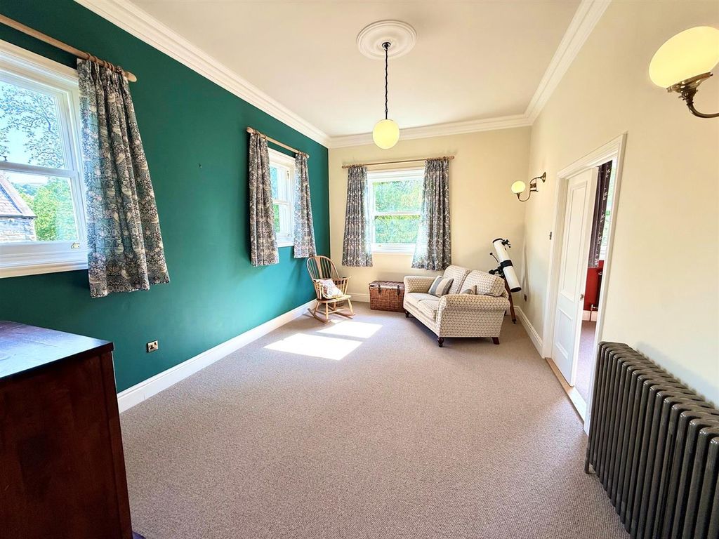 Property photo 3 of 12