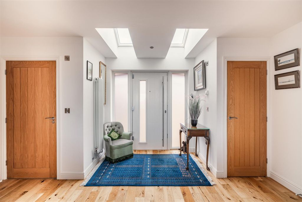 Property photo 2 of 36 Entrance