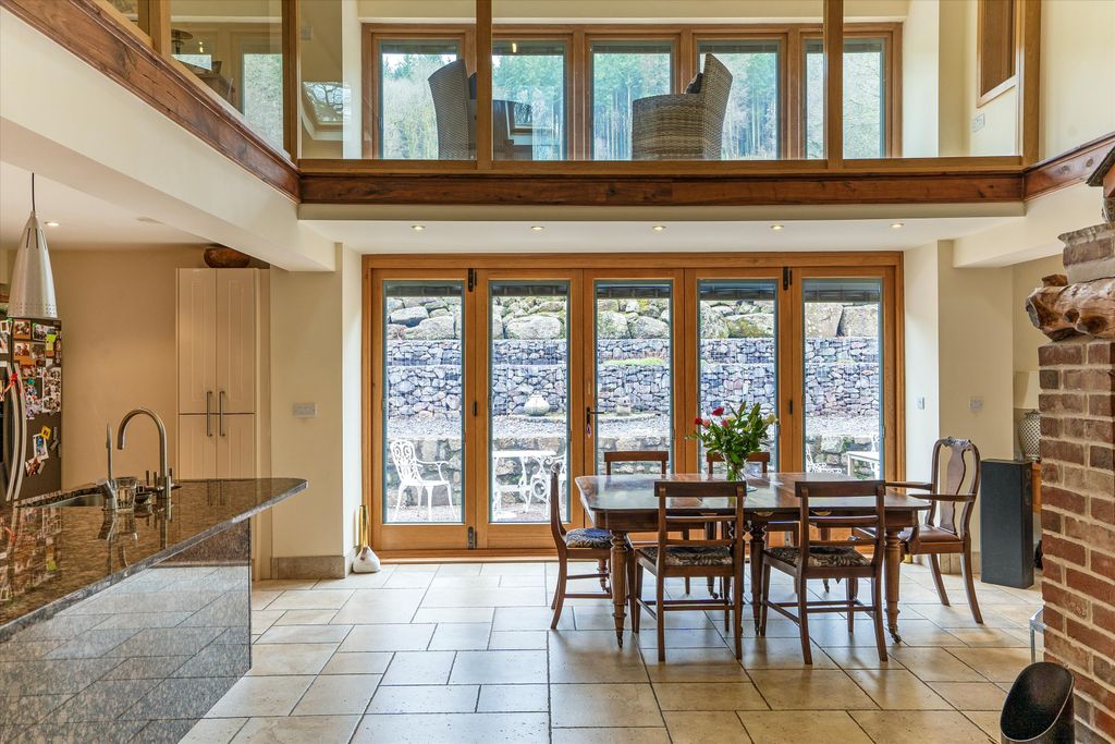 Property photo 3 of 25 Image