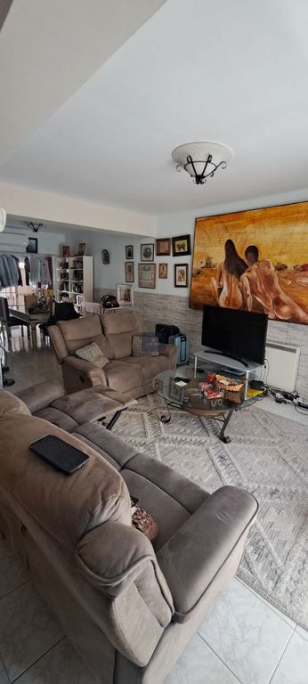 Property photo 2 of 31