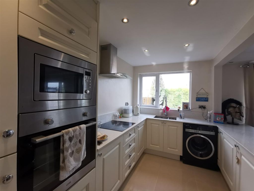 Property photo 2 of 29 Advertising Pictures 17 Comsey Road_24.Jpg
