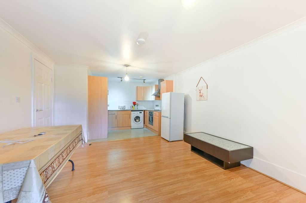 Property photo 2 of 8