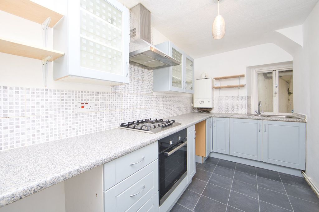 Property photo 3 of 8 Picture 3