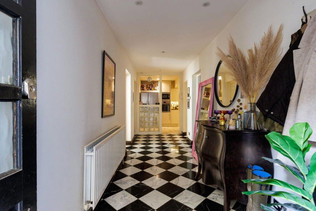 Additional image 14 of 2 bed flat for saleGuildford, Surrey GU1