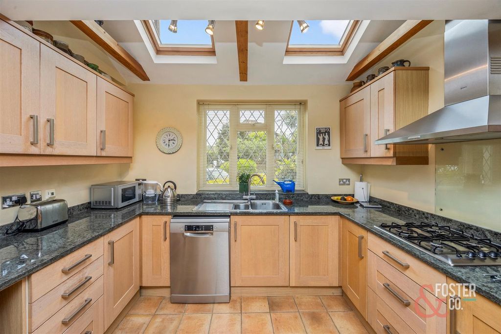 Property photo 3 of 23 Tongdean Road, 34-016.Jpg