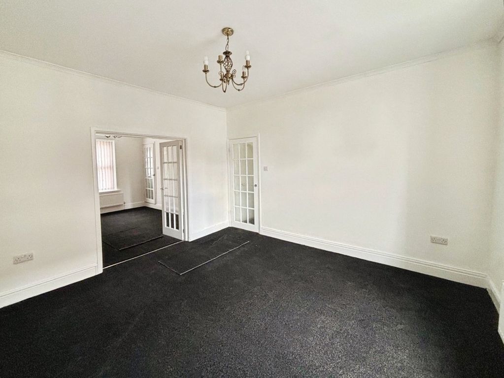 Property photo 3 of 13 Lounge