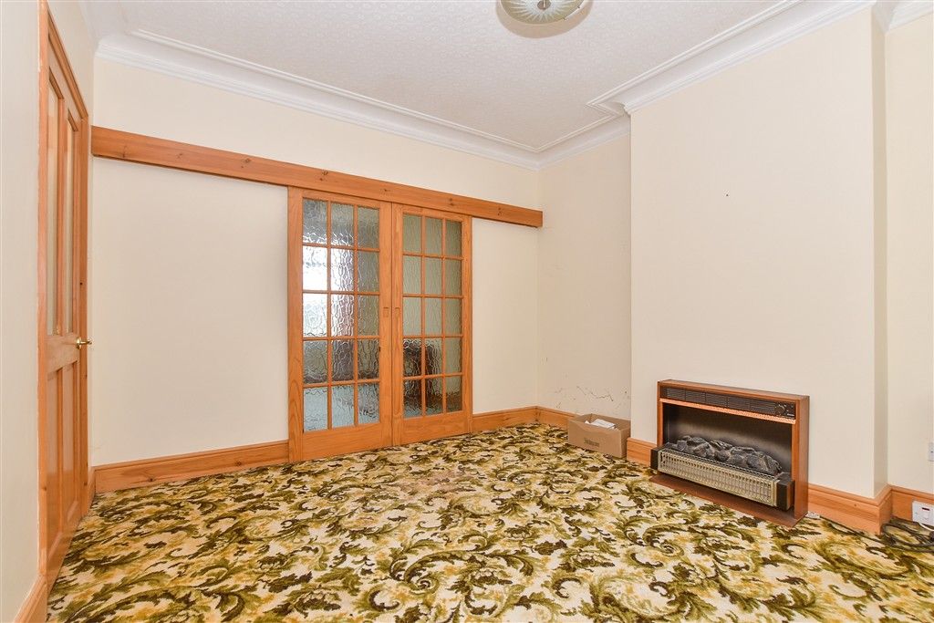Property photo 1 of 10 Lounge
