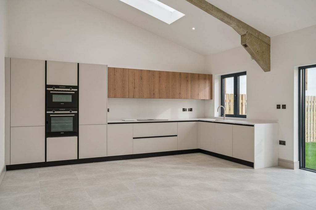 Property photo 1 of 7 Kitchen